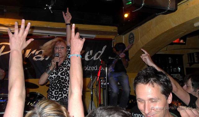 2011 Hands up at Kilians 030.jpg - Und auch im Landeanflug zeigen die Hände nach oben!